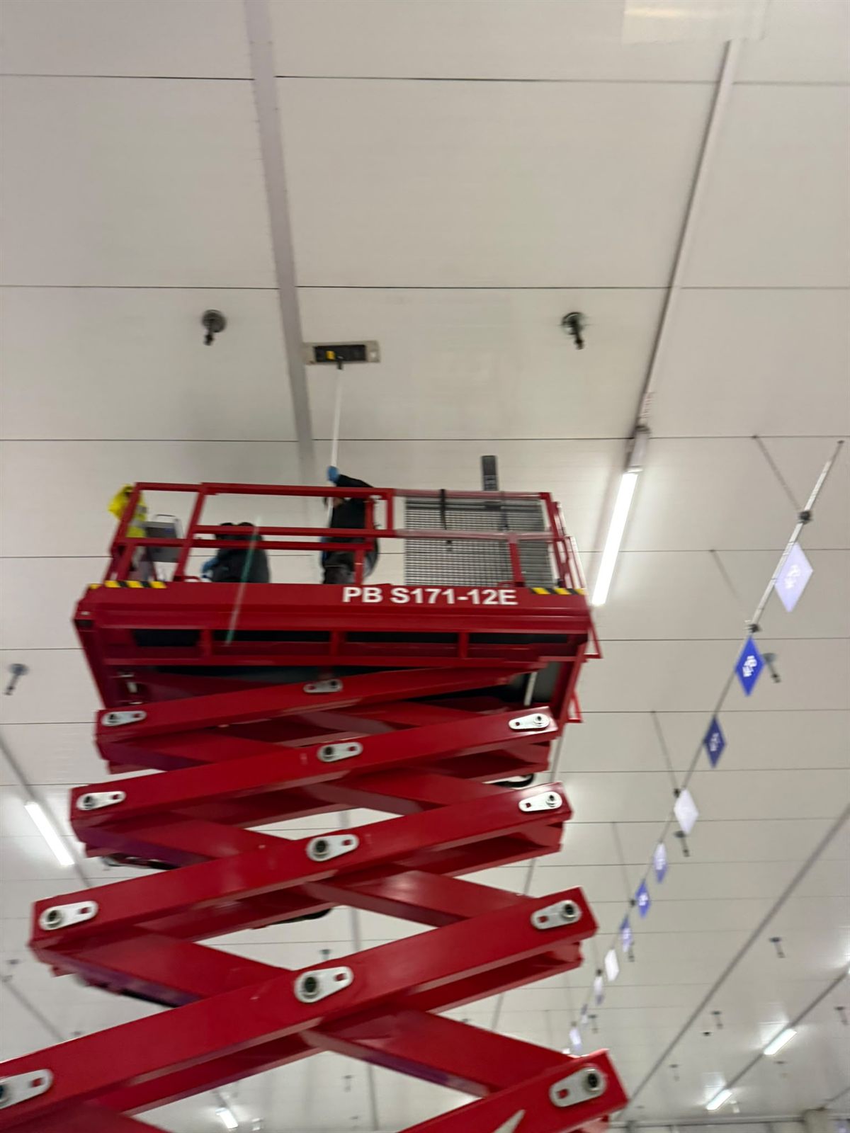 ADK-Service – Logistikzentrum Lidl – Decken- & Sprinklerreinigung in Offenbach, Hanau & Rhein-Main
